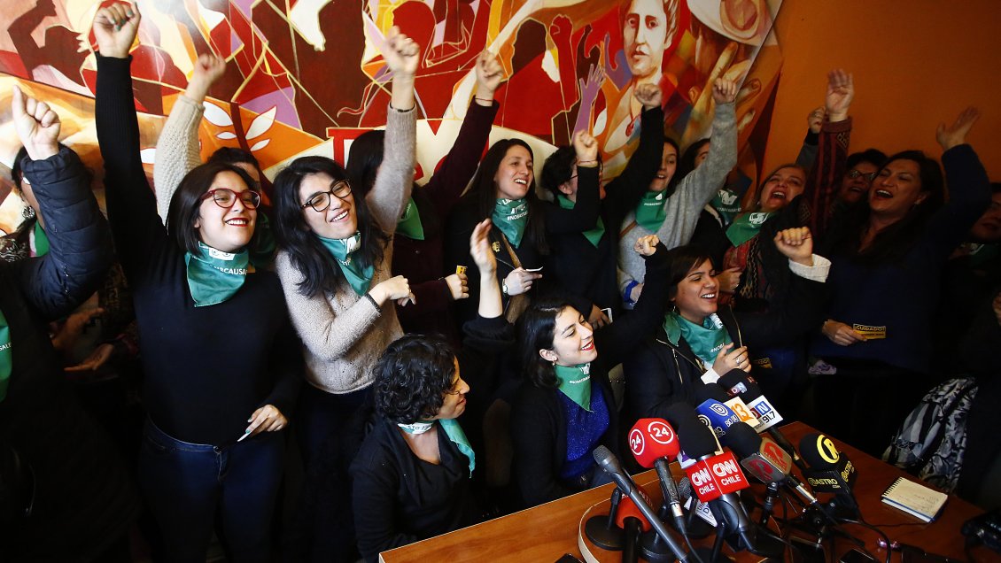 Feministas acusaron nula acción de Carabineros por ataques durante marcha