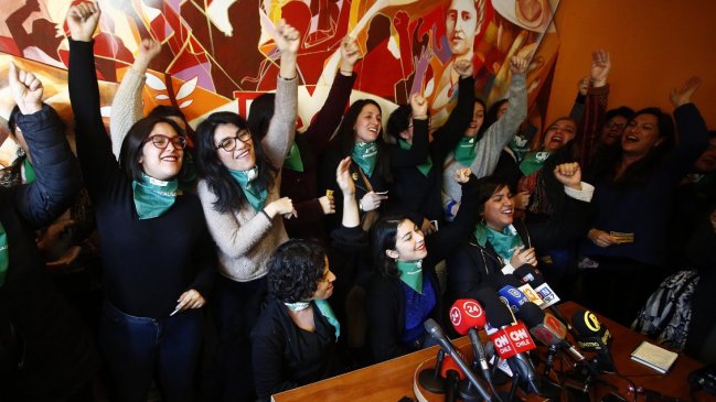 Feministas acusaron nula acción de Carabineros por ataques durante marcha