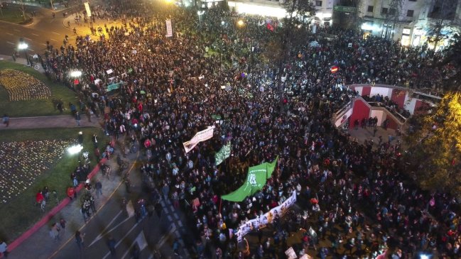 Gobierno anuncia querella por ataque a mujeres durante marcha por el aborto libre