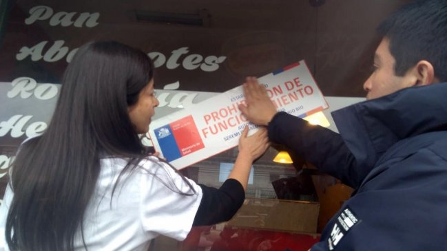 Clausuran local de comida rápida en Chillán por presencia de fecas de ratón