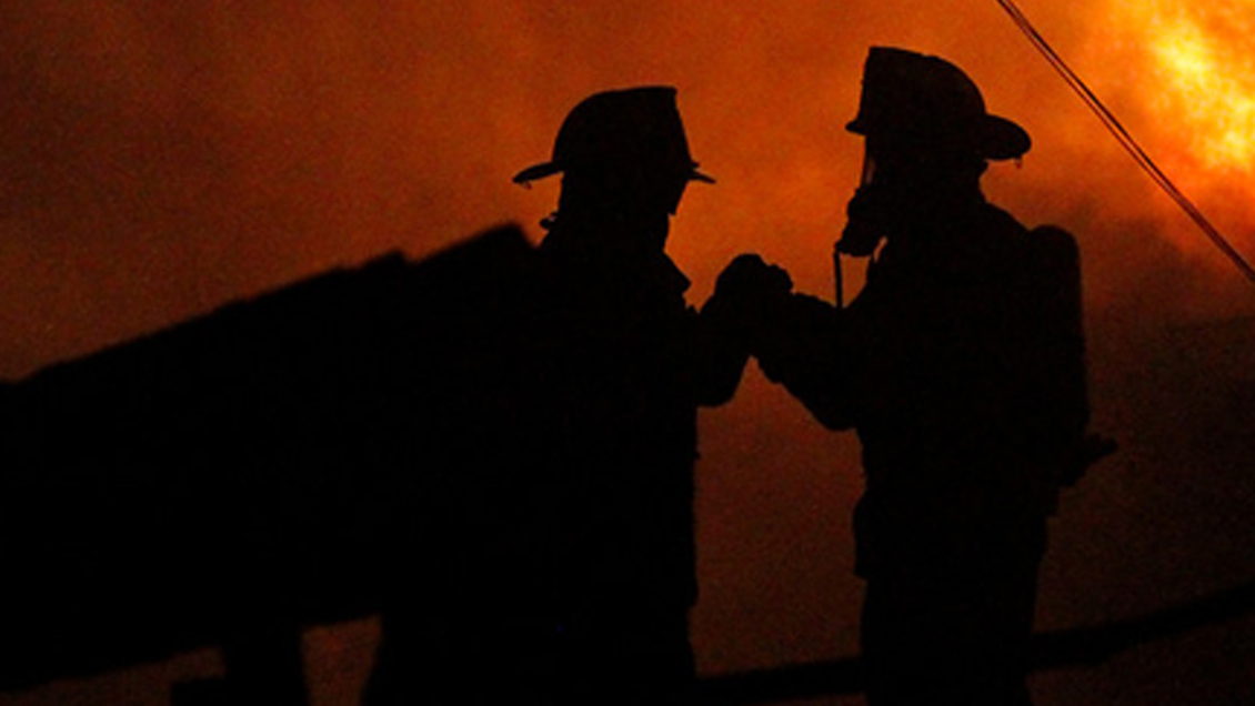 Una persona murió en incendio que afectó inmueble en Pudahuel: Investigan intencionalidad