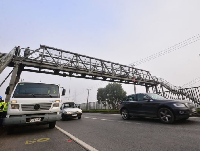 Suspenderán el tránsito para instalar pasarela en la ruta que une Penco y Concepción