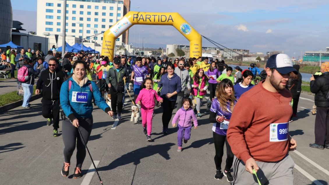 Más de 300 personas y sus canes participaron de la 