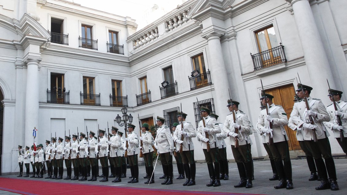 Guardia de La Moneda frustró robo a farmacia de Ñuñoa