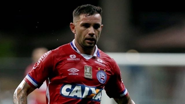 Eugenio Mena sumó minutos en agónico empate de Bahía ante Atlético Mineiro