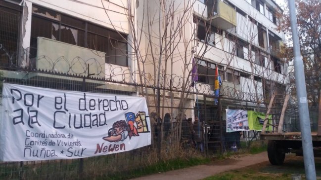 Nueva toma en Ñuñoa: 25 familias ocupan block de Villa Olímpica para exigir viviendas sociales