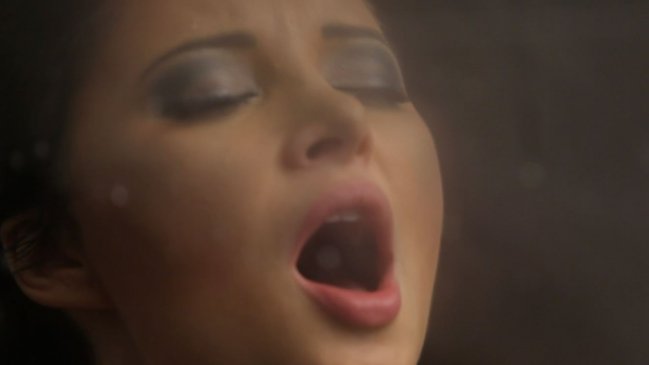 Mujer mató a su esposo por comprar porno en televisión