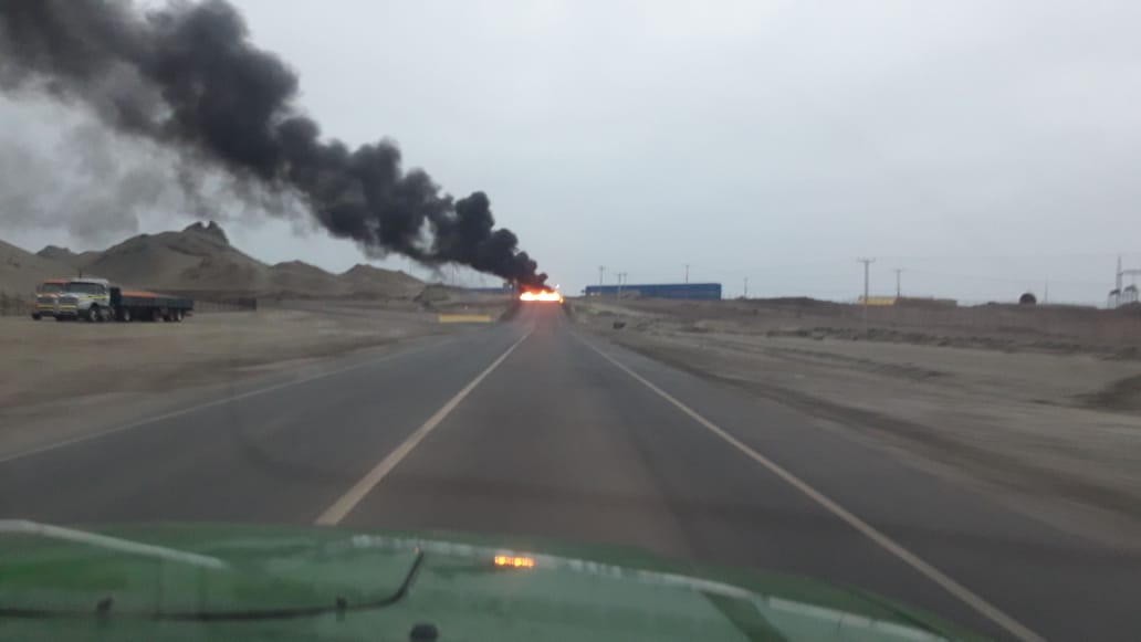 Desconocidos instalaron barricadas en el acceso a Puerto Patache en Iquique
