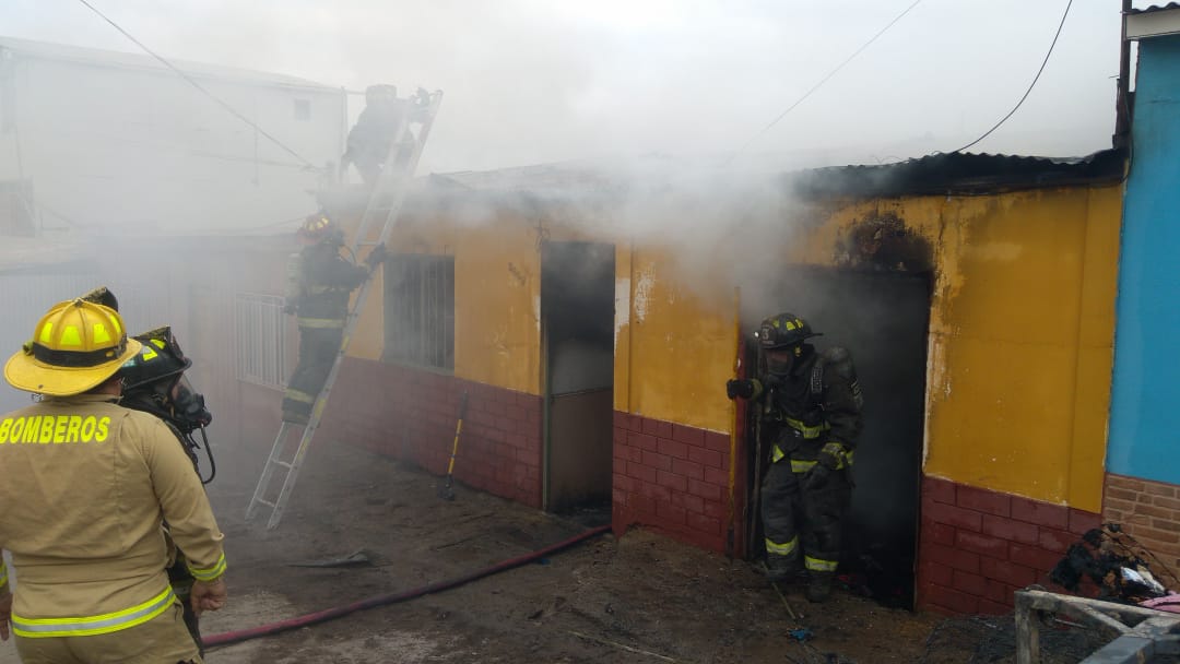 Incendio en Antofagasta dejó cinco damnificados y una vivienda destruída