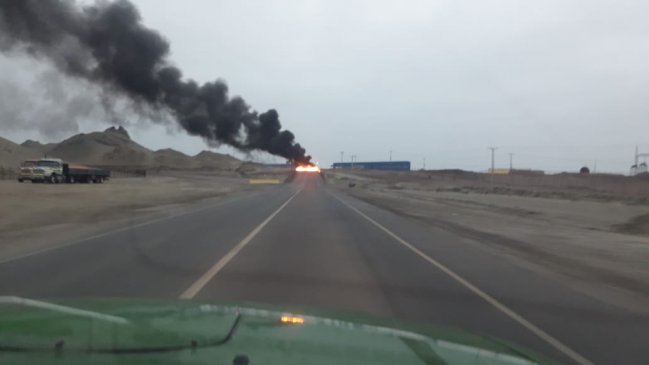 Desconocidos instalaron barricadas en el acceso a Puerto Patache en Iquique