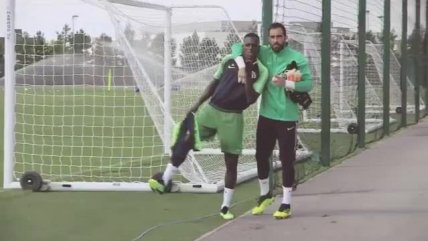   Claudio Bravo fue puesto a prueba por los delanteros del City y el chileno respondió 