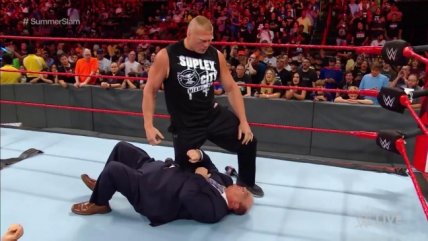 Brock Lesnar atacó a Kurt Angle y Paul Heyman en su regreso a RAW