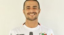 Palestino anunció el fichaje del defensa uruguayo Alejandro González