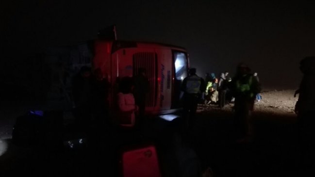 Bus de la empresa Pullman volcó en Chañaral