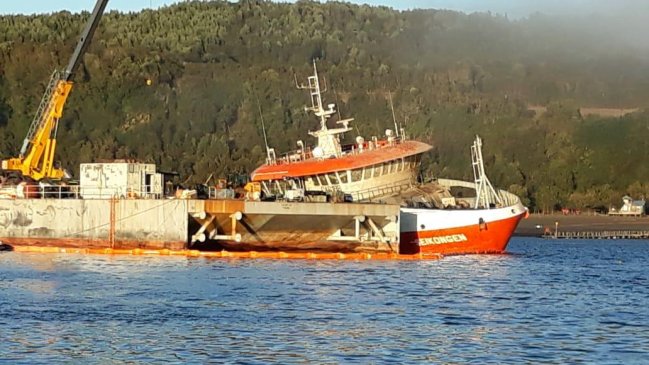 Inician última etapa de reflotamiento del barco salmonero hundido en Chiloé