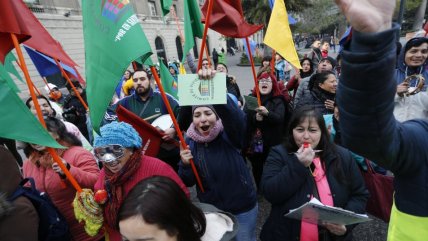   Vecinos de Santiago protestan por viviendas sociales 