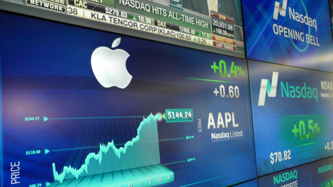 Apple se adelantó por 