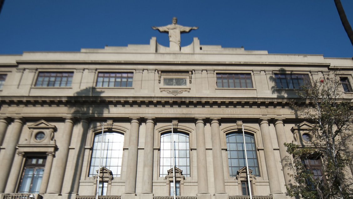 Profesor UC debió disculparse tras aconsejar 