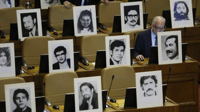 Diputados de oposición evalúan acusación constitucional contra ministros de la Suprema