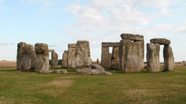 Científicos revelan misterio de los cuerpos enterrados en Stonehenge
