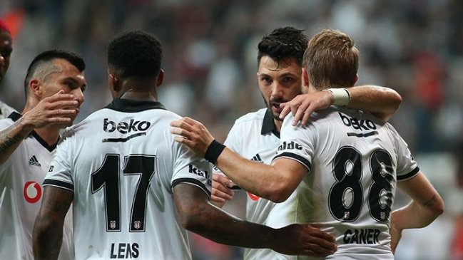 Besiktas de Gary Medel avanzó con gran goleada en la fase previa de la Europa League