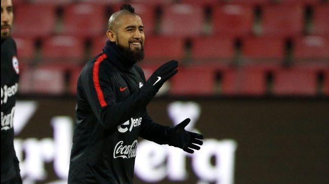 Se mantiene la incertidumbre: Vidal salió de la concentración para comer con compañeros