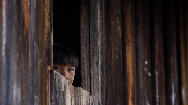 Inhabilitan a profesora por agredir verbalmente a niño indígena que luego se suicidó