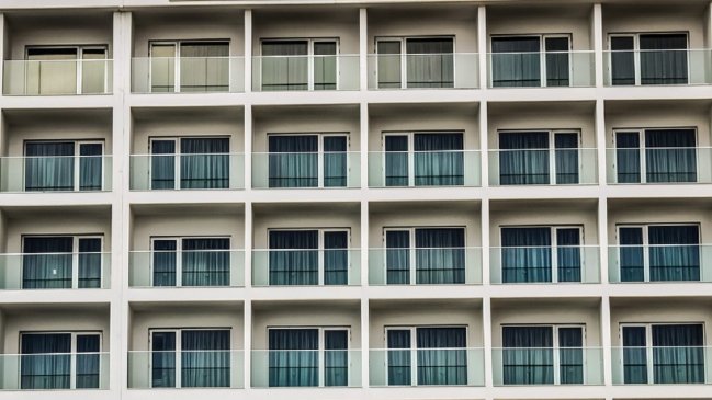 Turista cayó mientras defecaba en el balcón de un hotel