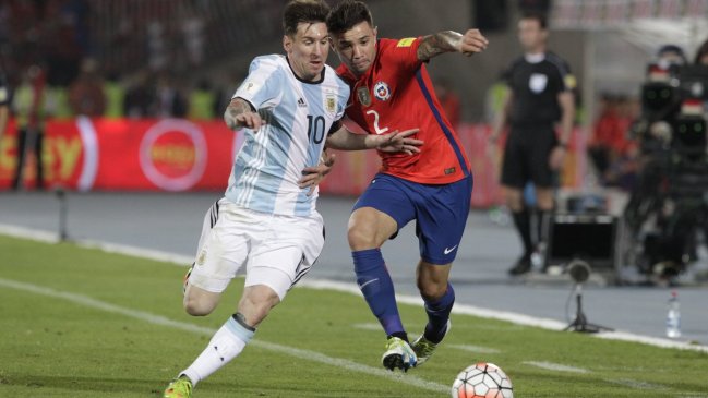 Eugenio Mena arribó a Argentina y solo falta su firma para que sea jugador de Racing