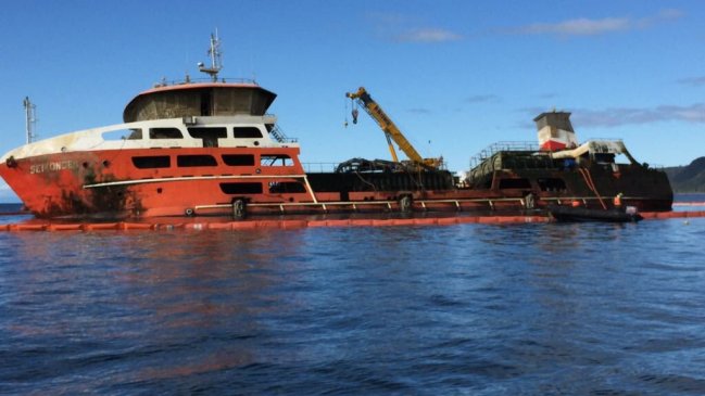 La Fiscalía Marítima inició peritaje de nave salmonera hundida