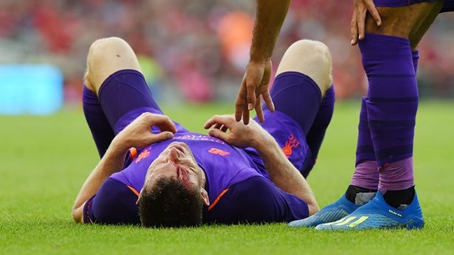 James Milner sufrió un duro golpe que requirió de 15 puntos en duelo de Liverpool ante Napoli