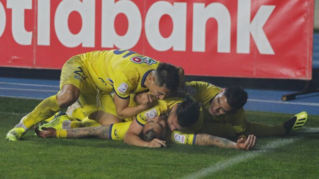 U. de Concepción se mantuvo en la lucha por el liderato con triunfo sobre la hora ante Huachipato