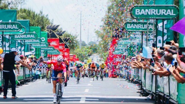 Paola Muñoz festejó tres títulos con su victoria en última etapa de la Vuelta de Guatemala