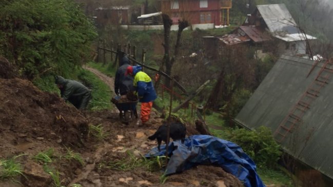 Corral: Fuertes precipitaciones originan derrumbes en diversas zonas de la comuna