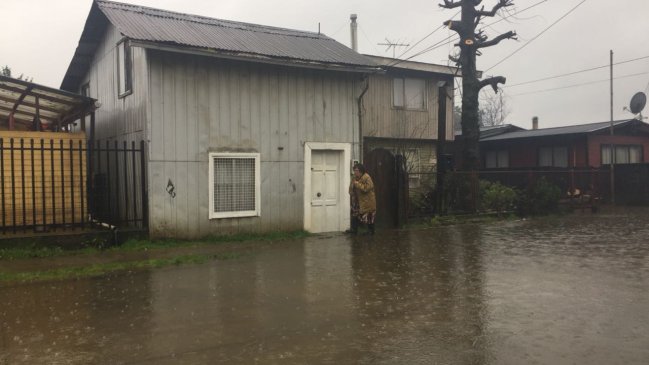 Sistema frontal en Los Ríos: Anegamientos, derrumbes y clases suspendidas