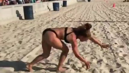   La espectacular destreza de una joven deportista estadounidense en una playa de San Diego 
