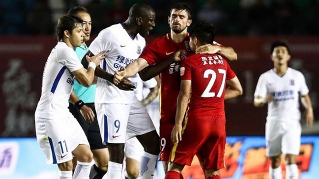 Ex jugador de Chelsea Demba Ba acusó insultos racistas en China