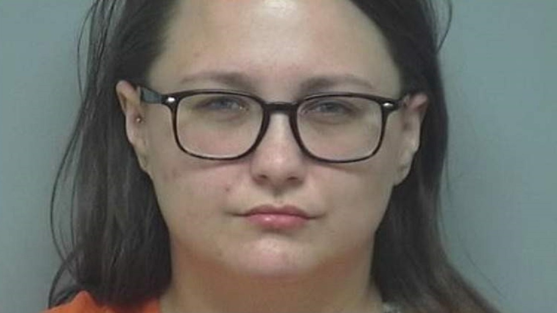 Profesora buscó en Google si podía tener sexo con alumnos y acabó detenida