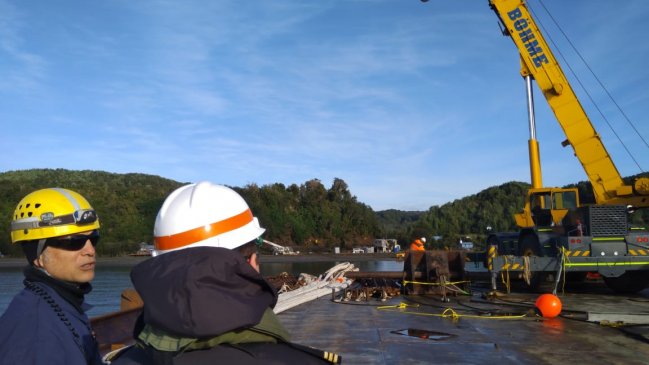 La nave salmonera reflotada zarpó rumbo a Talcahuano