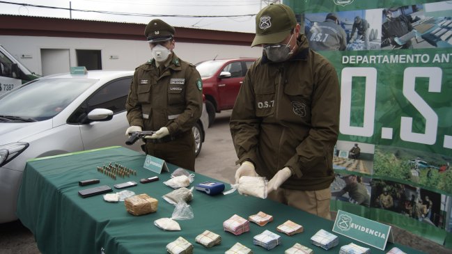 Madre e hijo fueron sorprendidos con drogas, armas, municiones y dinero en efectivo