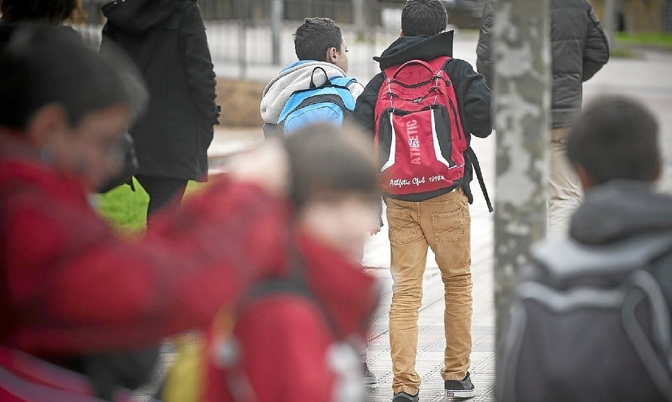 Algarrobo: Investigan denuncia de discriminación de profesor a niño de quinto básico