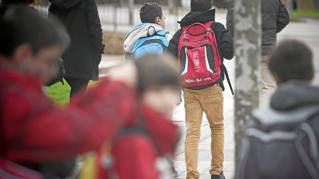 Algarrobo: Investigan denuncia de discriminación de profesor a niño de quinto básico