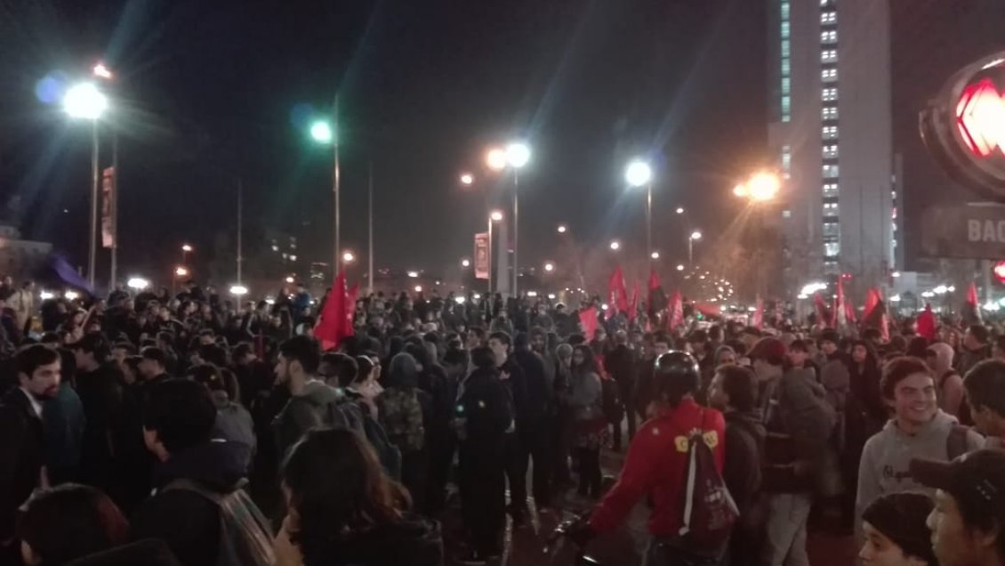 Masiva protesta en Plaza Italia en contra del Estatuto Laboral Juvenil