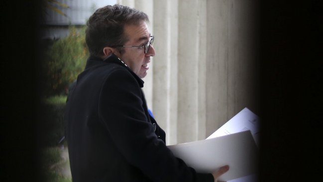 Diputado Silber se querelló contra funcionaria de La Moneda por usurpación de identidad