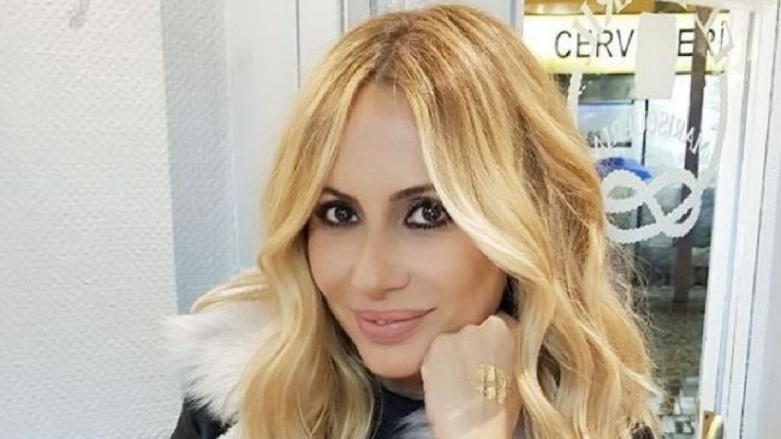 Marta Sánchez perdió su vestido en pleno show y quedó en topless