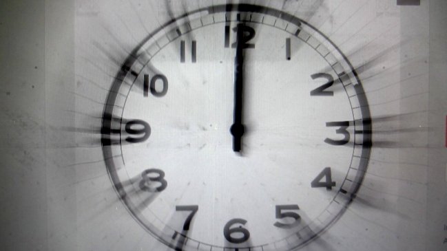 Ministerio de Energía decidió aumentar a cinco meses el horario de invierno