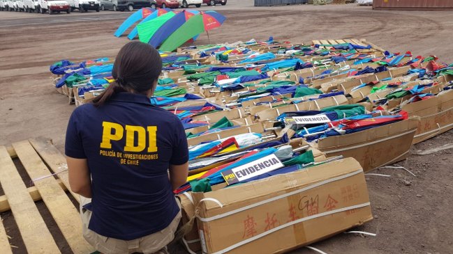 Eran falsas: Incautan 1.000 sombrillas para motocicletas en Iquique
