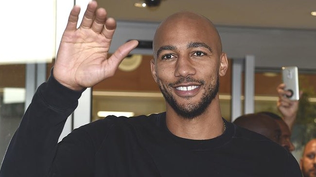 Francés Steven N'Zonzi llegó a Italia para firmar en AS Roma