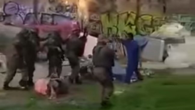 Polémica detención: Carabineros enfrentaron en grupo a ciudadano haitiano que lanzaba piedras
