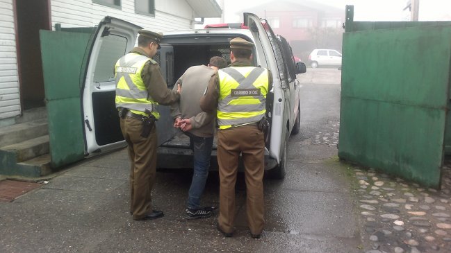 Hombre de 23 años fue detenido por presunta violación en Los Lagos